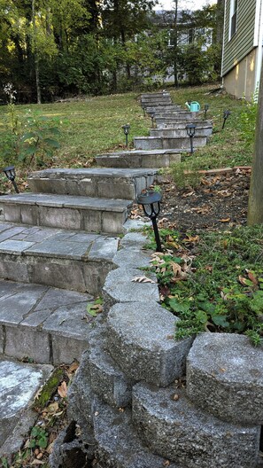 Property grounds - Cozy & peaceful, 1-bedroom, studio guest house; Fountain City/Knoxville (Knoxville)