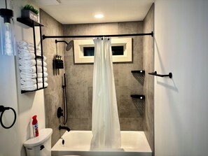 Towels, soap, toilet paper - Newly Renovated 3BR Top Unit Minutes from Airport (East Point)
