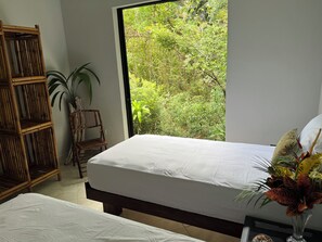 2 bedrooms, iron/ironing board, Internet, bed sheets - Pickleball Jungle Monkey (Nosara)