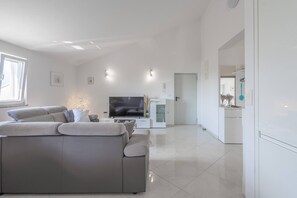 Apartment | Living room - MY Dalmatia - Sea View Apartment Privlaka (Privlaka)