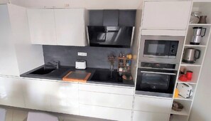 Apartment | Private kitchen - MY Dalmatia - Sea View Apartment Privlaka (Privlaka)