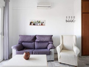 Apartment | Living room - Spacious Conil Apartment Near Beach (Conil de la Frontera)