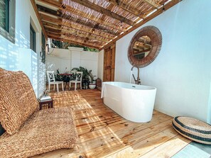 تناول الطعام بالخارج