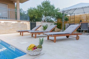 Apartment | Terrace/patio - Apartment With Pool and Rattan Balcony (Zadar)