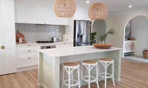 Private kitchen - 4BR Elanora Oasis Family Retreat w/ Pool, shops, 5 mins to best beaches on GC! (Elanora)