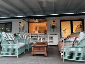 Interior - 4BR Elanora Oasis Family Retreat w/ Pool, shops, 5 mins to best beaches on GC! (Elanora)