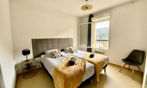 Iron/ironing board - Apartments for 5 People (Avene)