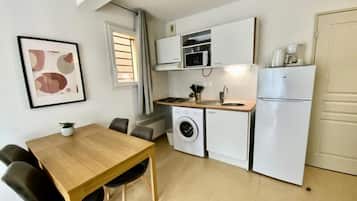 Fridge, microwave, coffee/tea maker, electric kettle