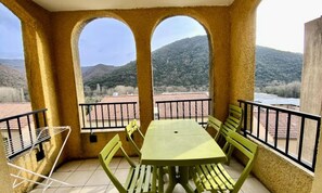 Outdoor dining - Apartments for 5 People (Avene)