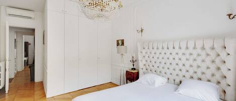 Apartment | 2 bedrooms, laptop workspace, iron/ironing board, bed sheets