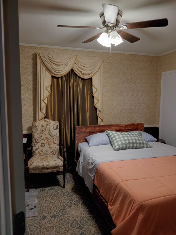 經濟客房 | 書桌、手提電腦工作空間、免費 Wi-Fi