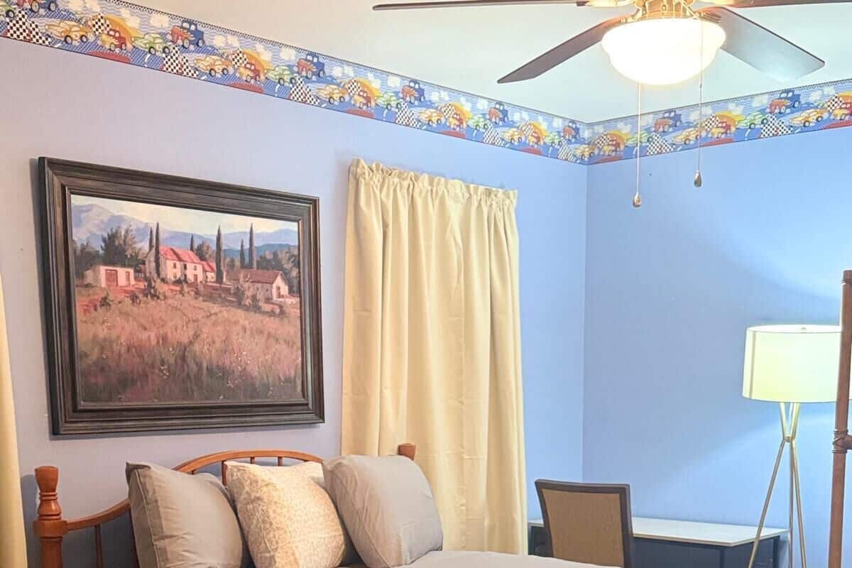 مكتب ومساحة عمل للكمبيوتر المحمول وواي فاي مجانًا