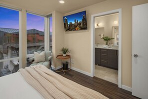 3 عدّة غرف نوم ومكواة/لوح كي وواي فاي مجانًا وملاءات أسرّة