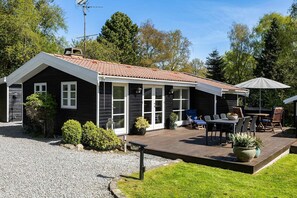 Outdoor dining - Charming summerhouse near Gilleleje and Hornbæk (Gilleleje)