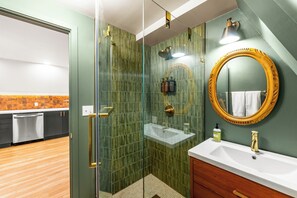 Shower, hair dryer, towels, soap - Sunset View A Frame: Privacy, Hot Tub, Pet Friendly, Mid-Mod Vibes (Jefferson)