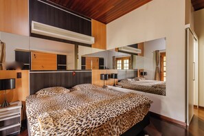 House, Smoking | 4 bedrooms - Casa de Campo com Piscina Churrasqueira e Hidro (Embu das Artes)