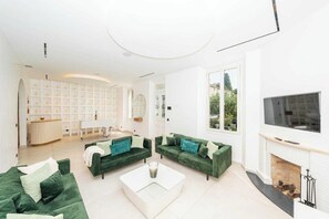 Apartment | Living area - Superb Villa With Swimming Pool & Wellness Area (Cannes)