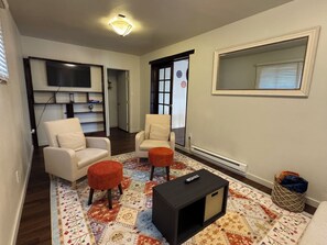 Living area - Mexi-Cozy Home with Large Backyard-Family Friendly (Albuquerque)