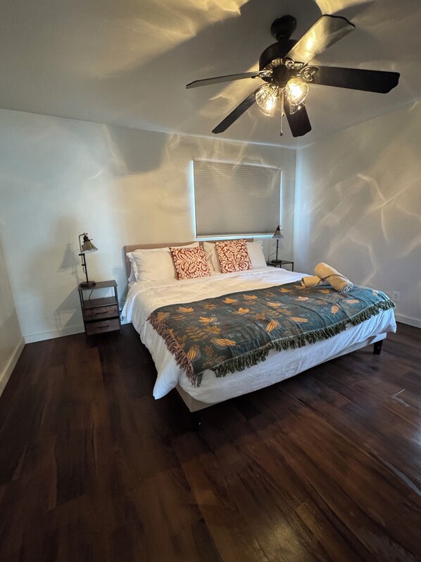 Room - Mexi-Cozy Home with Large Backyard-Family Friendly (Albuquerque)