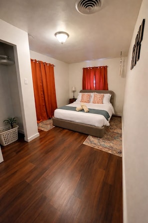 2 dormitorios, tabla de planchar con plancha, wifi y ropa de cama