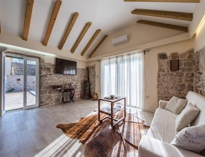 Hus | Oppholdsrom | Peis