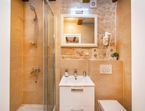 House | Bathroom - Villa With Pool Near Lake Vrana (Benkovac)