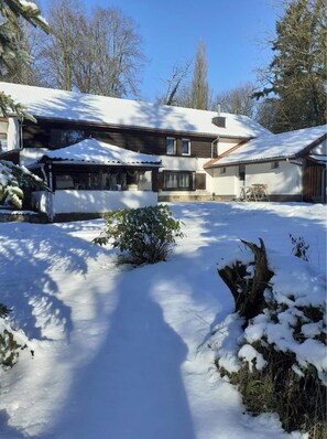 A two-story house with a snow-covered roof and yard. - Holiday Home in Ruisseau de Vaux (Villers-le-Bouillet)