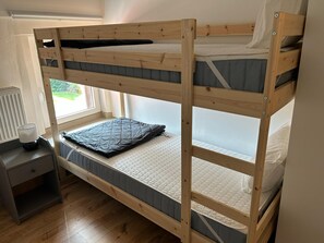 House | 5 bedrooms, individually furnished - Holiday Home in Ruisseau de Vaux (Villers-le-Bouillet)