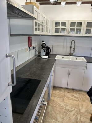 House | Private kitchen - Holiday Home in Ruisseau de Vaux (Villers-le-Bouillet)