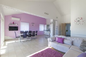 House | Living room - Villa With sea View, Pool and Sauna (Sibenik)