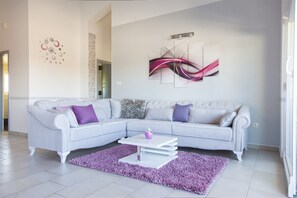 House | Living room - Villa With sea View, Pool and Sauna (Sibenik)