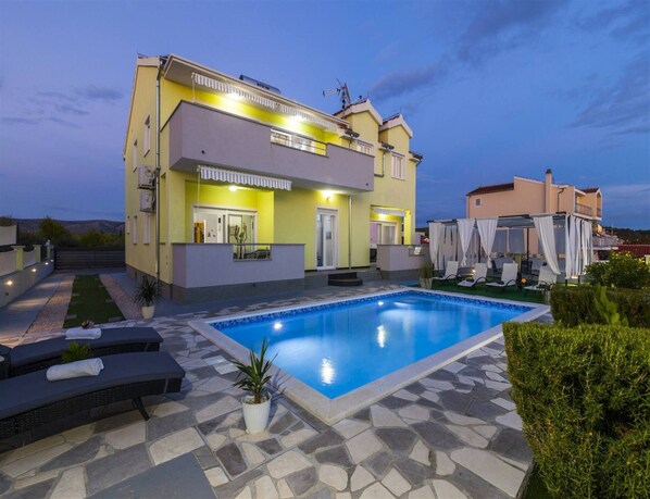 House | Pool | Indoor pool, outdoor pool - Villa With sea View, Pool and Sauna (Sibenik)