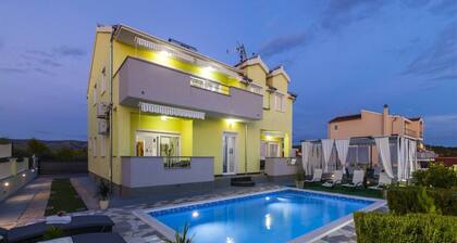 Villa With sea View, Pool and Sauna