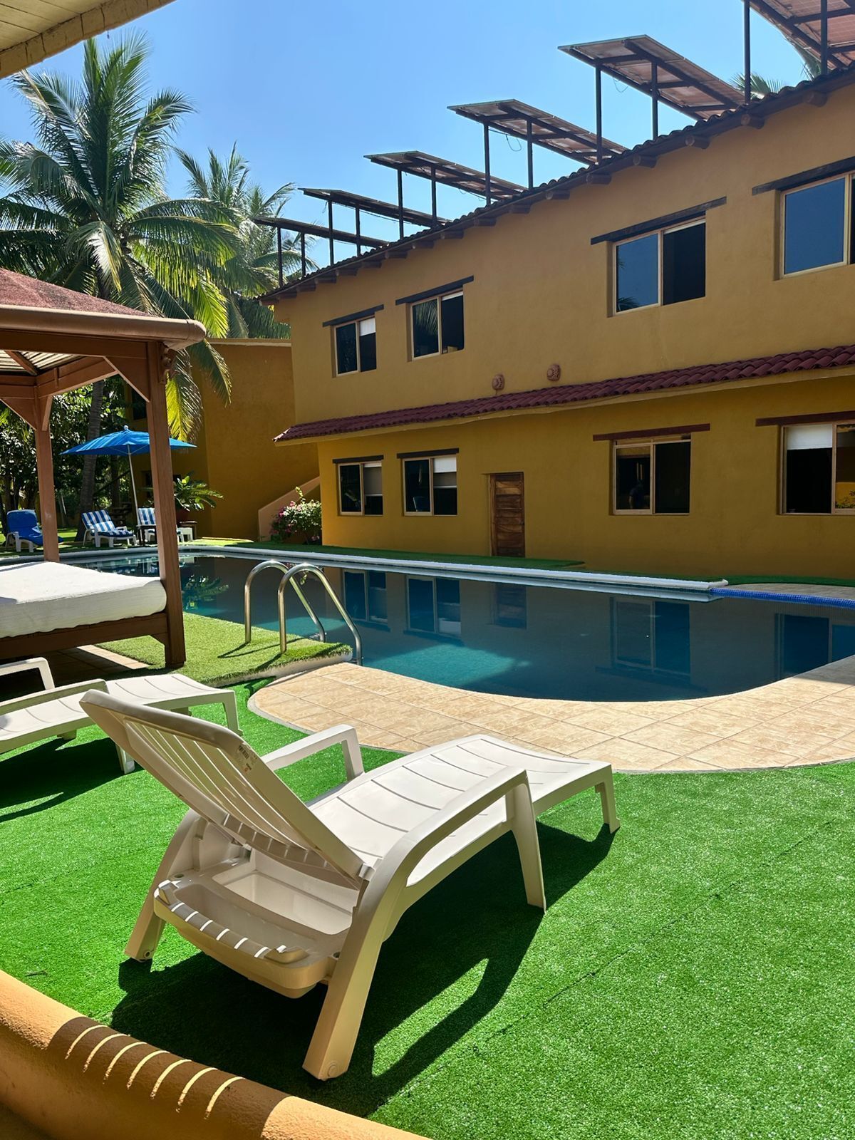 Habitació familiar, vistes a la piscina | Terrassa o pati