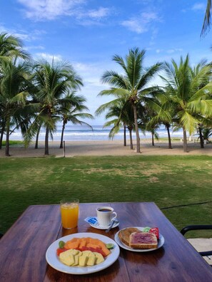 فطور أوروبي مجانًا يوميًا