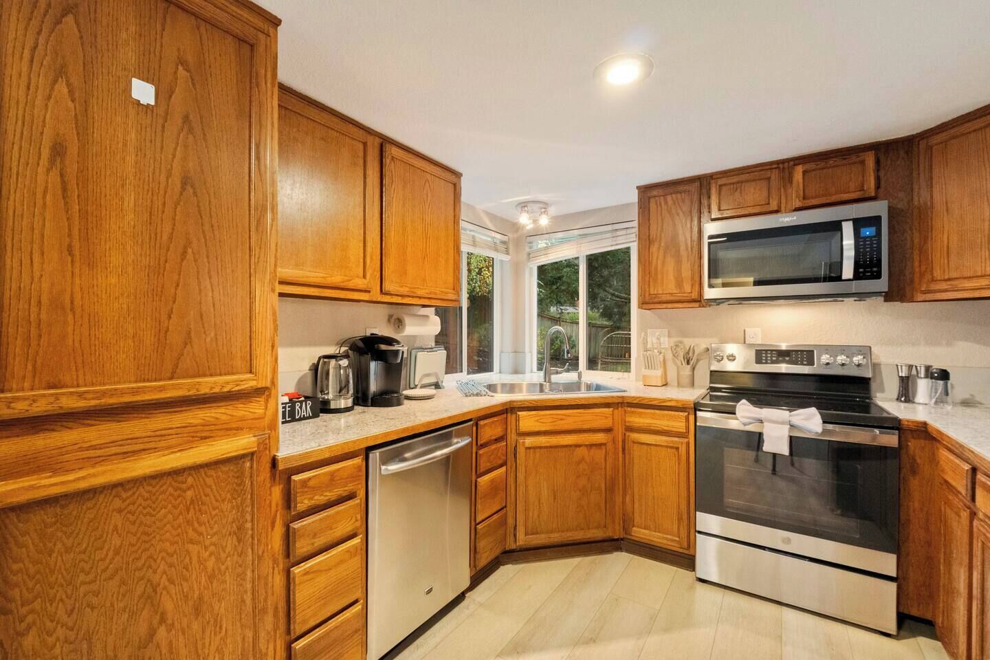 冰箱、微波炉、烤箱、炉灶