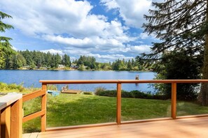 Property grounds - Spacious 3B2B Upper unit breathtaking lake views (Auburn)