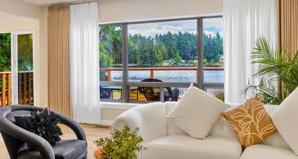 Spacious 3B2B Upper unit breathtaking lake views