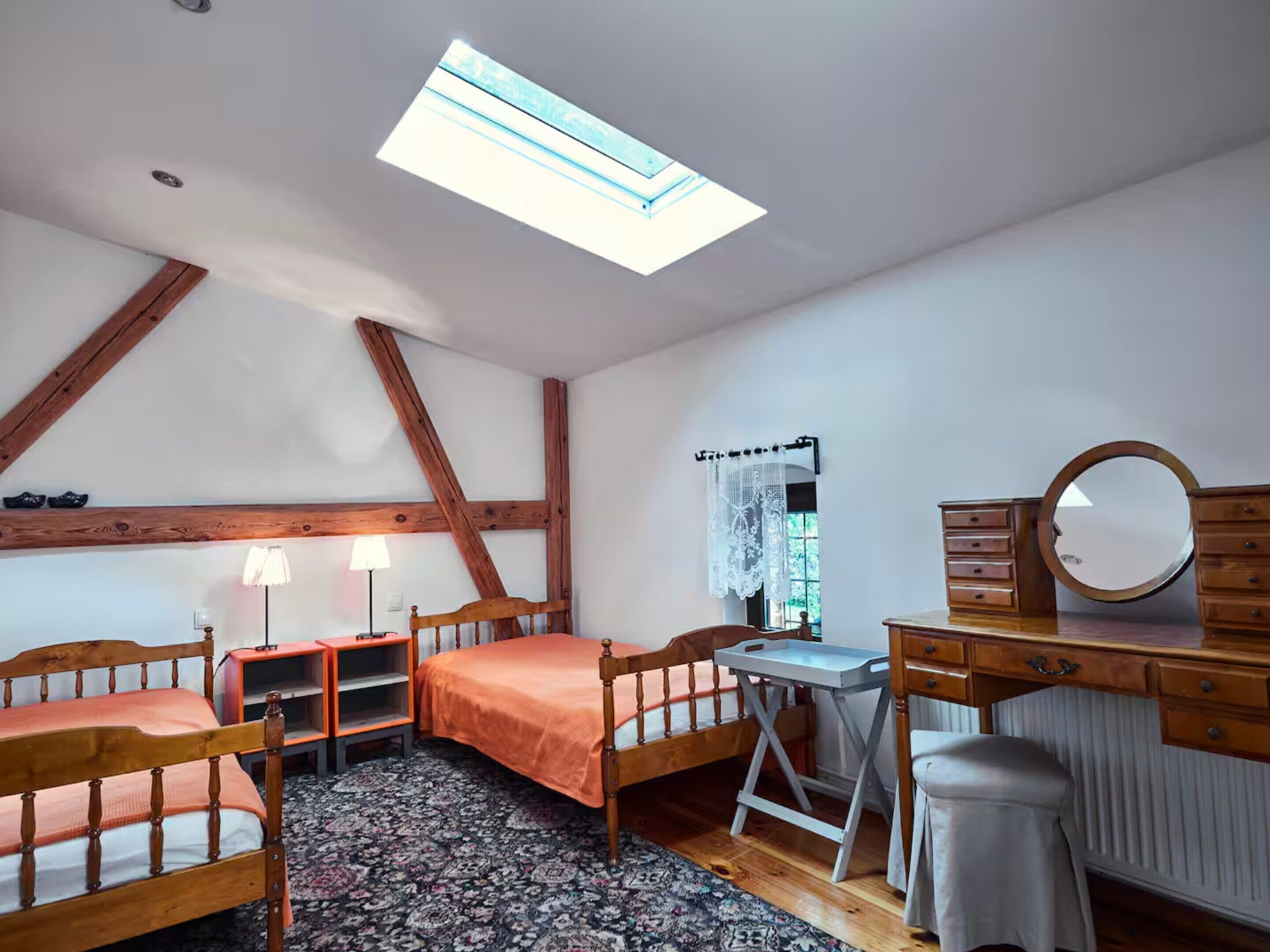 House | 5 bedrooms, individually furnished