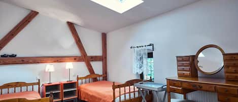 House | 5 bedrooms, individually furnished