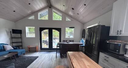 Charming Muskoka Wilderness Cottage