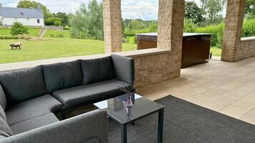 Villa | Balcony