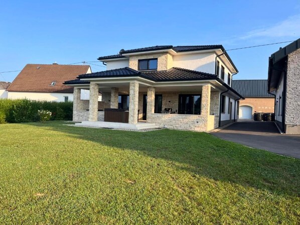 Villa | Exterior