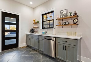 Micro-ondas, fogão, cooktop, lava-louças