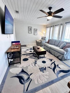 Smart TV - Sunlit Sands Destin Condo  {Pet friendly & Heated Pool} (Destin)