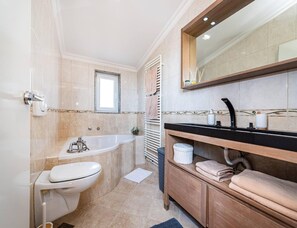 House | Bathroom - Pool Retreat With Tavern and 5 Bedrooms (Zadar)