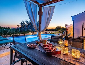 House | Pool - Pool Retreat With Tavern and 5 Bedrooms (Zadar)