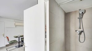 Casa | Bagno | Asciugacapelli, asciugamani, shampoo