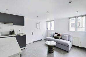 Apartment | Living area - Cozy Studio A/C 2P - Sentier (Paris)