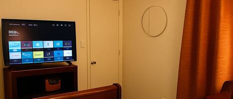 Schreibtisch, Bügeleisen/Bügelbrett, kostenloses WLAN, Bettwäsche